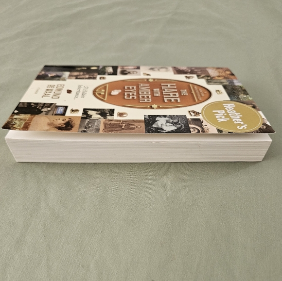 The Hare with Amber Eyes: A Hidden Inheritance by de‎ Waal, Edmund Paperback - Picture 5 of 8